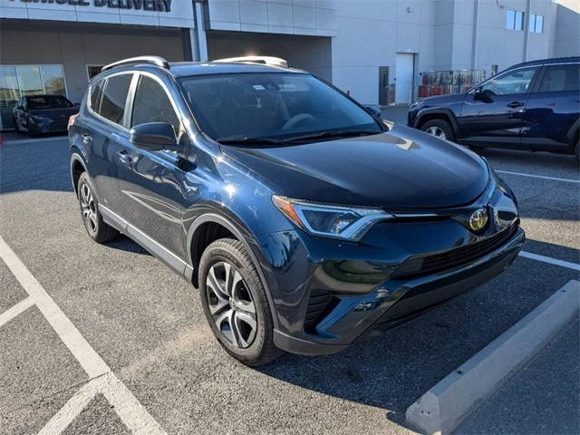 2018 Toyota RAV4 LE FWD photo