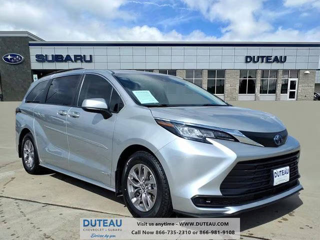 2021 Toyota Sienna LE AWD photo