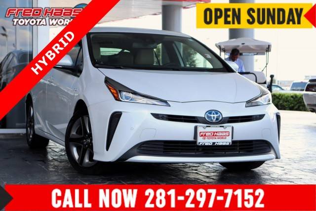 2021 Toyota Prius XLE FWD photo