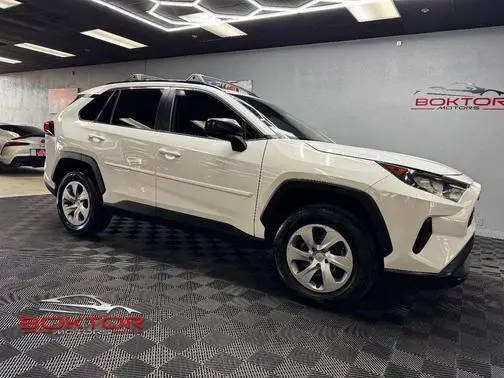 2021 Toyota RAV4 LE FWD photo