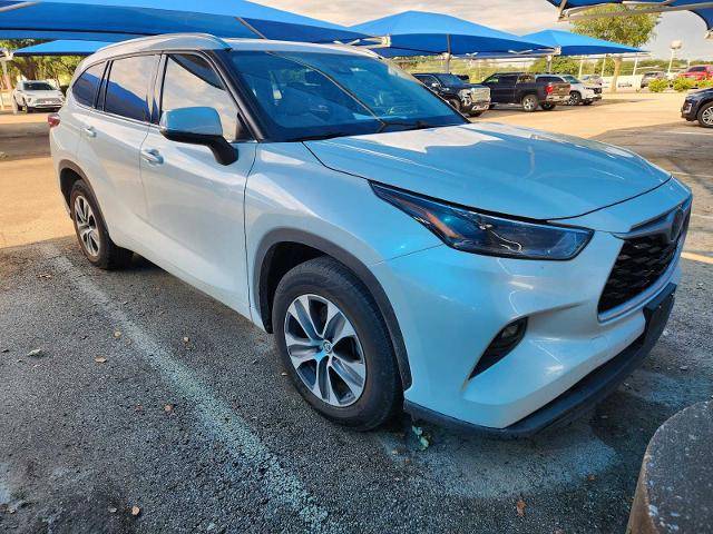 2021 Toyota Highlander XLE FWD photo
