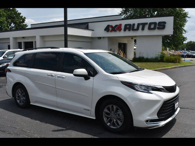 2021 Toyota Sienna XLE FWD photo