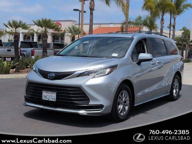 2021 Toyota Sienna LE FWD photo