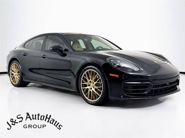 2021 Porsche Panamera  RWD photo