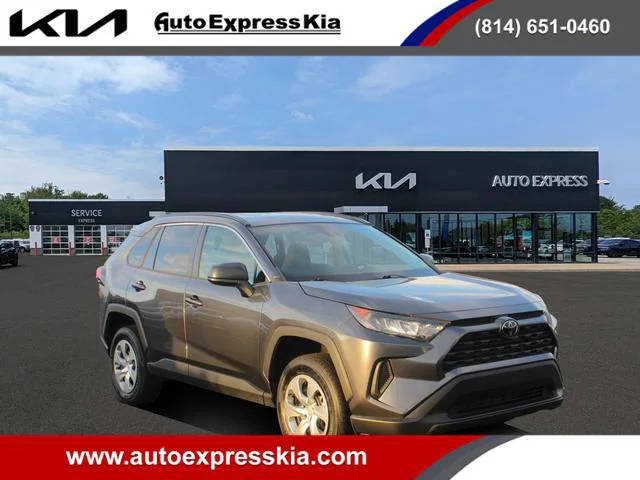 2021 Toyota RAV4 LE FWD photo