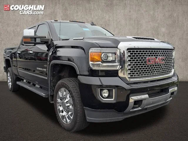 2017 GMC Sierra 2500HD Denali 4WD photo