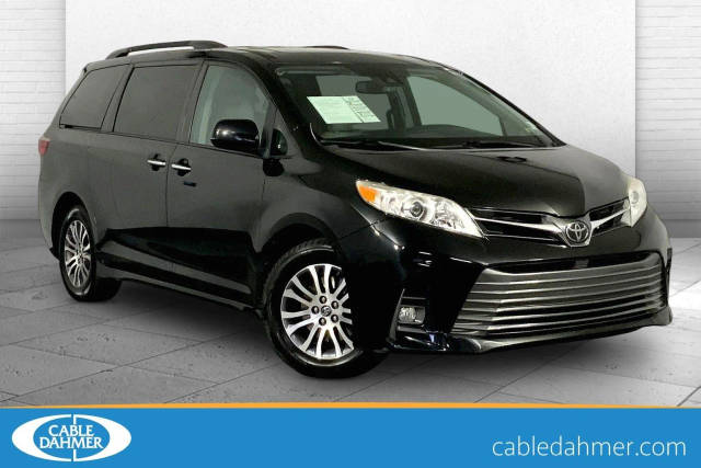 2020 Toyota Sienna XLE FWD photo