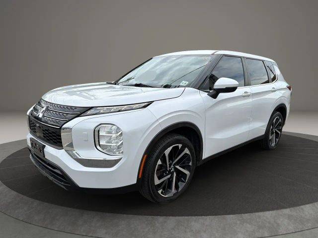 2022 Mitsubishi Outlander ES 4WD photo