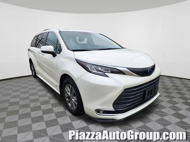 2021 Toyota Sienna XLE AWD photo