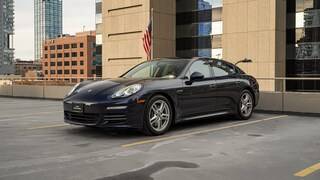 2015 Porsche Panamera  RWD photo