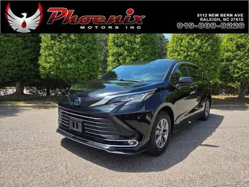 2021 Toyota Sienna XLE FWD photo