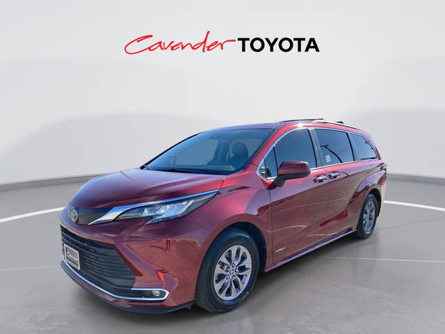 2021 Toyota Sienna XLE FWD photo