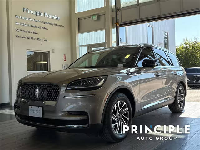 2021 Lincoln Aviator Standard RWD photo