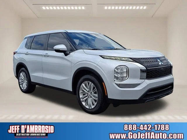 2022 Mitsubishi Outlander ES FWD photo