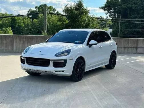 2016 Porsche Cayenne GTS AWD photo