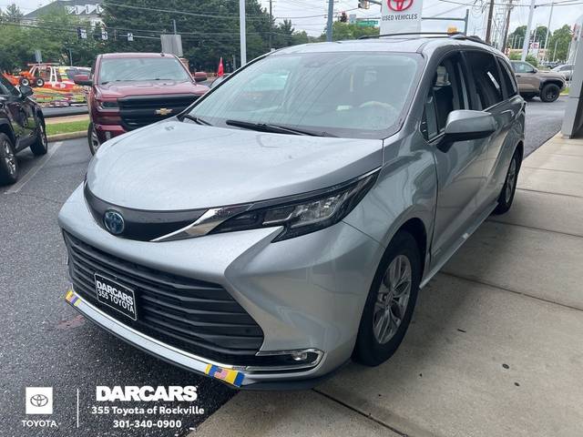 2021 Toyota Sienna XLE FWD photo