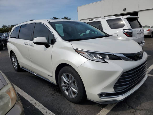 2021 Toyota Sienna Limited FWD photo