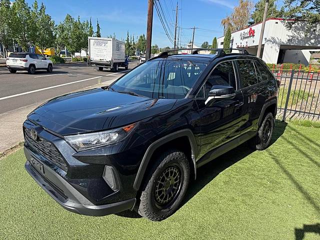 2021 Toyota RAV4 LE AWD photo
