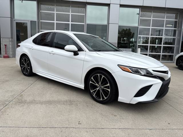 2019 Toyota Camry SE FWD photo