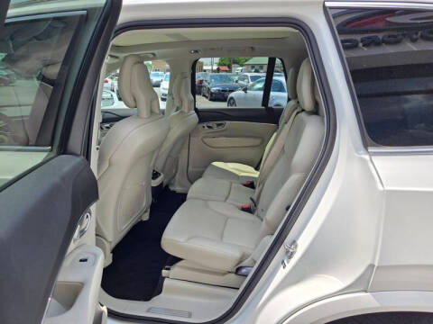 2020 Volvo XC90 Momentum AWD photo