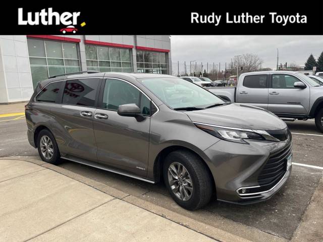 2021 Toyota Sienna XLE AWD photo