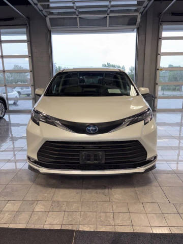 2021 Toyota Sienna XLE AWD photo