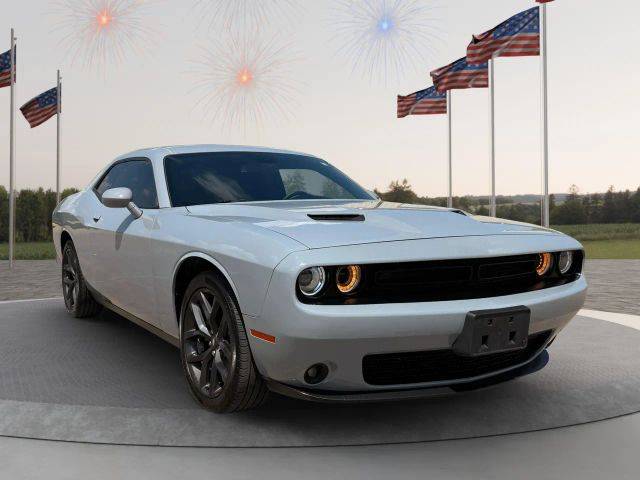2021 Dodge Challenger SXT RWD photo