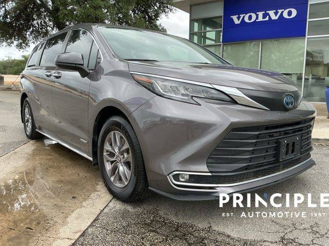 2021 Toyota Sienna XLE FWD photo