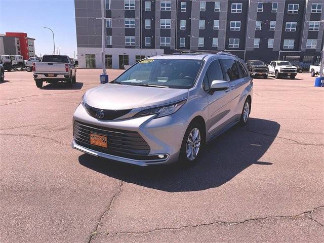 2021 Toyota Sienna Limited FWD photo