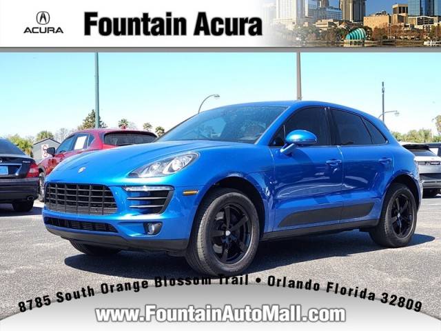 2017 Porsche Macan  AWD photo