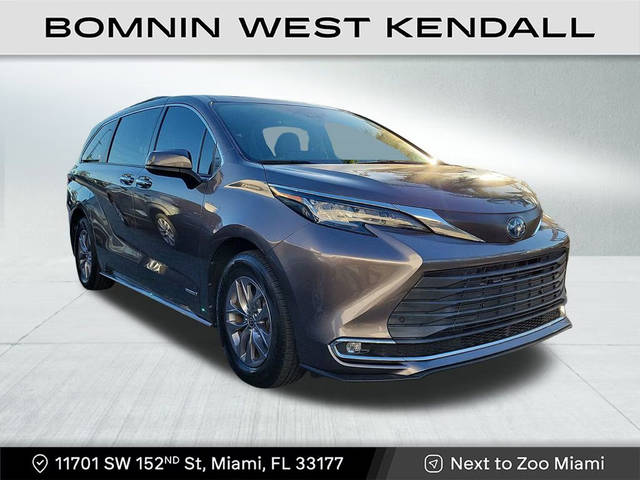 2021 Toyota Sienna XLE FWD photo