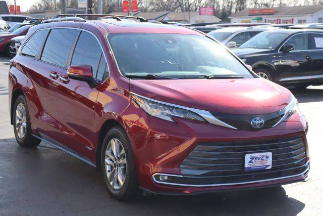 2021 Toyota Sienna Limited FWD photo