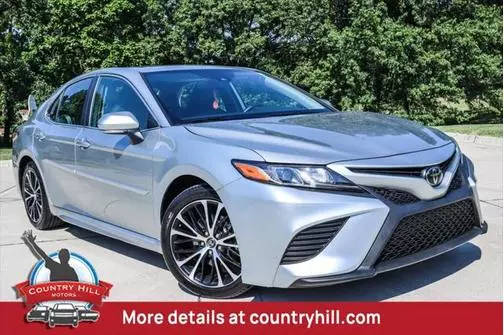 2020 Toyota Camry SE FWD photo