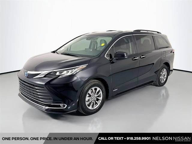 2021 Toyota Sienna XLE FWD photo