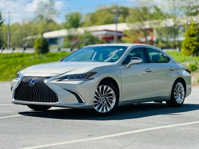 2021 Lexus ES ES 300h Luxury FWD photo