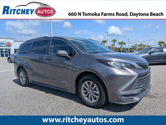 2021 Toyota Sienna LE AWD photo