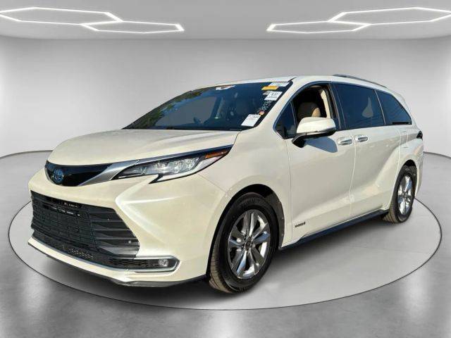 2021 Toyota Sienna Limited FWD photo