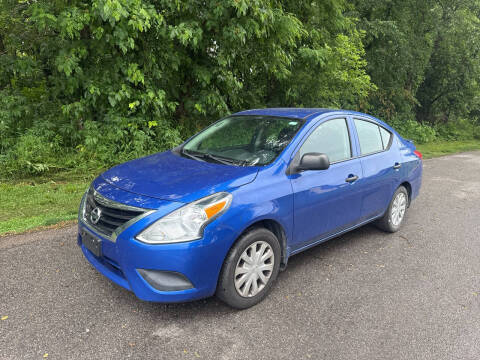 2015 Nissan Versa S FWD photo