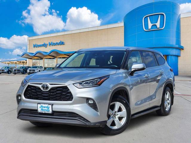 2021 Toyota Highlander LE FWD photo