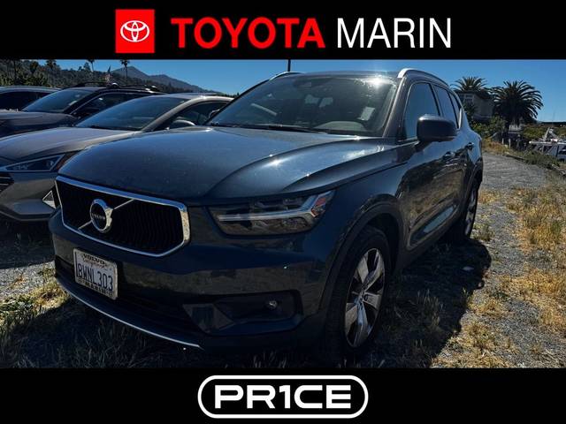 2021 Volvo XC40 Momentum AWD photo