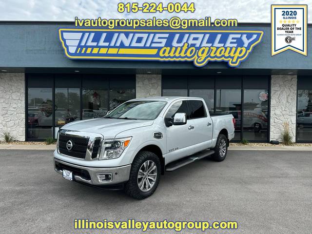 2017 Nissan Titan SL 4WD photo