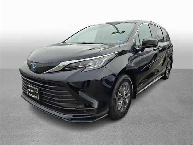 2021 Toyota Sienna LE AWD photo