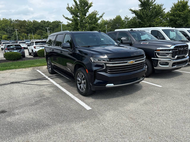 2021 Chevrolet Suburban LT 4WD photo