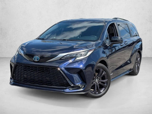 2021 Toyota Sienna XSE FWD photo
