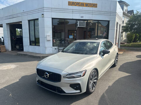 2021 Volvo S60 Momentum FWD photo