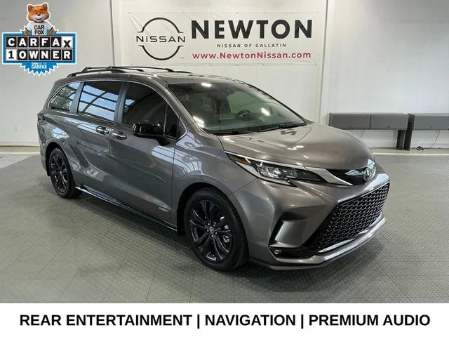 2021 Toyota Sienna XSE FWD photo