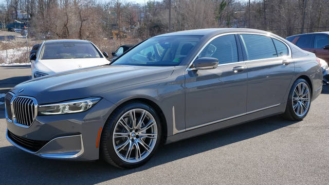 2022 BMW 7 Series 740i RWD photo