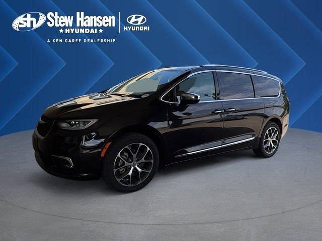 2021 Chrysler Pacifica Minivan Limited AWD photo