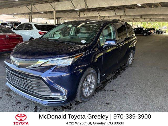 2021 Toyota Sienna XLE FWD photo