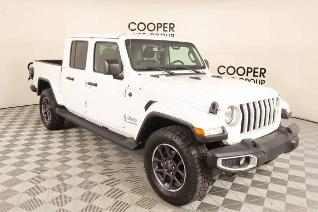 2021 Jeep Gladiator Overland 4WD photo